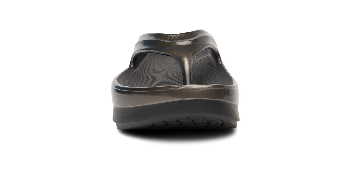 Women's OOmega Luxe Sandal - Titanium Mirror